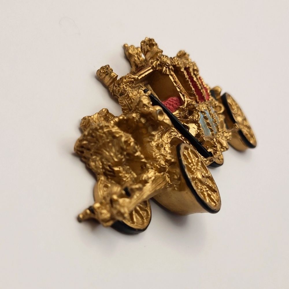 3D Magnet Authentic British Royal Family Gold State Coach Carriage - Picture 3 of 9